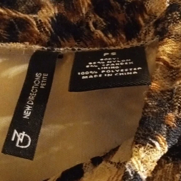 Leopard print ruched sides top - Picture 3 of 3